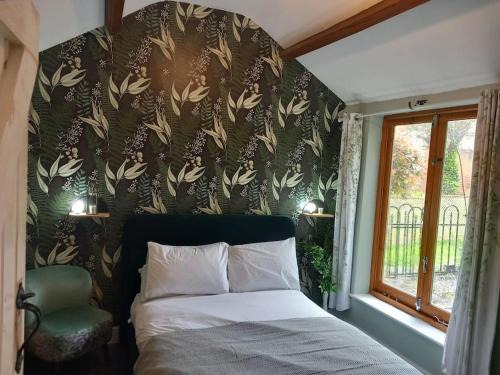 The Nook- Cotswold guest room