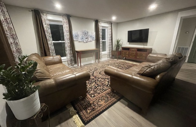 The Oak at Windrock- cozy farmhouse on 2 acres