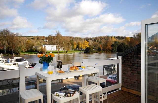 The Oars - Riverfront Property