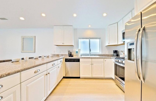 The Oasis · "The Oasis" Sunset Beach, 5 houses from the sand