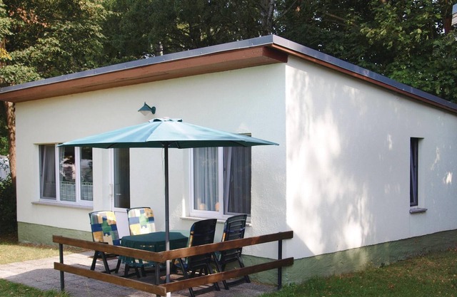 The open plot on which this solid and comfortably furnished vacation bungalow in Brandenburg stands