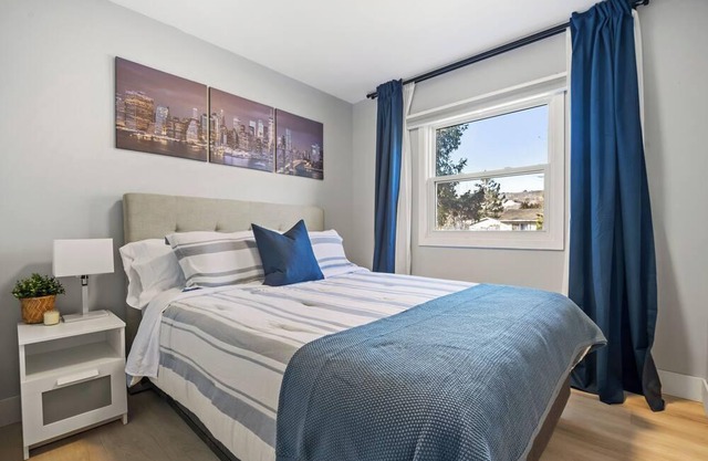 The Owl 3 Queen Beds PetFriendly FencedYard