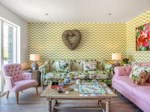 The Owl Nest-Uk46927