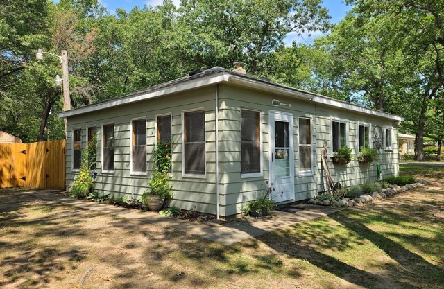 The Peach Cottage, By the Beach, Bring the Dog!
