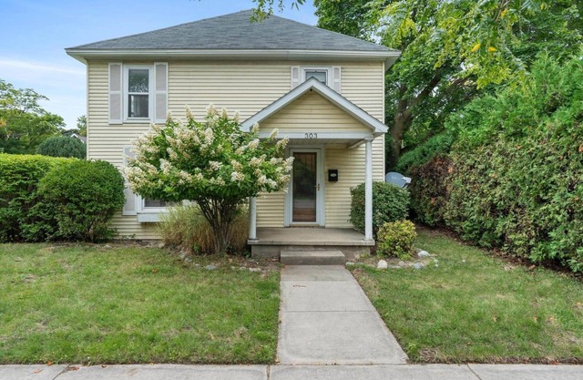 The Petoskey House - 1/2 mile from downtown