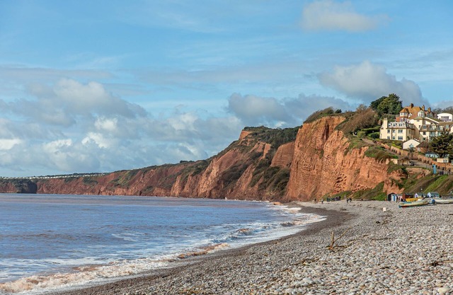 The Pink House - a house that sleeps 6 guests in 3 bedrooms