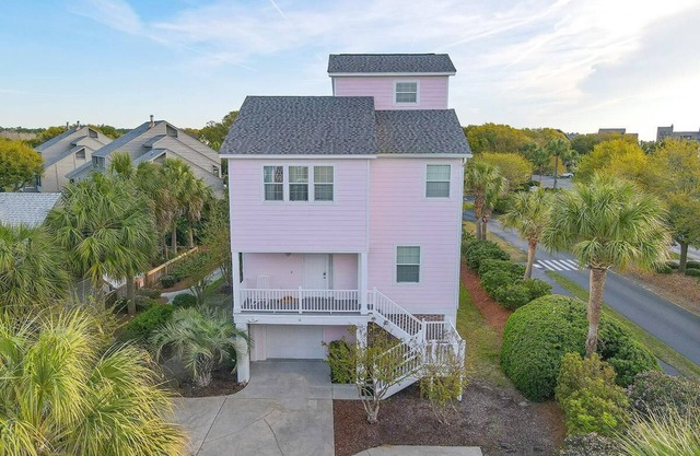 The Pink House: Unwind at Litchfield By the Sea