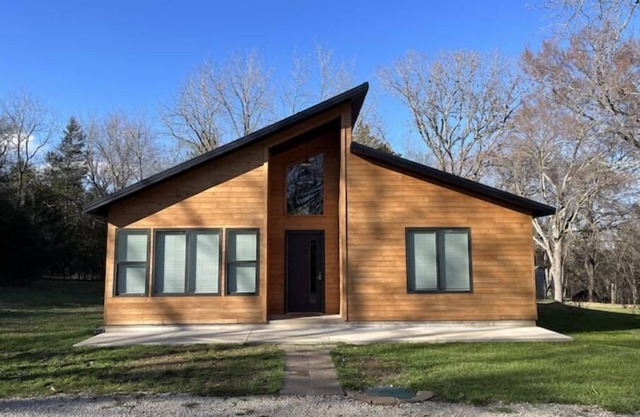 The Point a modern Retreat at Table Rock Lake - two blocks from water