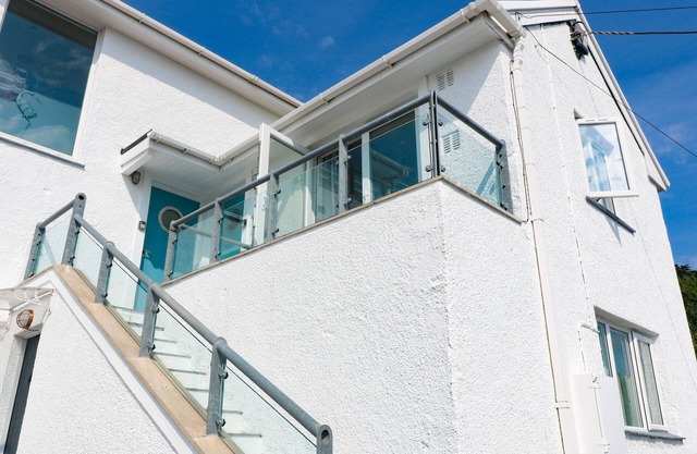 THE POOP DECK, pet friendly, country holiday cottage in Coverack