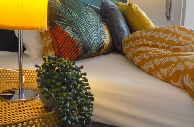 The Railway House - Large Cardiff Home by Sotero Lettings & Management