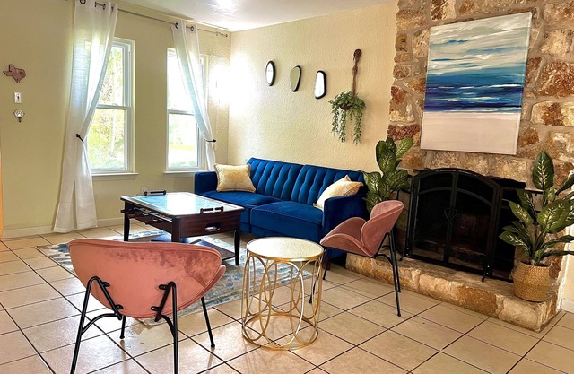 The Rec' Resdience! 3 Bedroom home only 15 min from Downtown Austin!