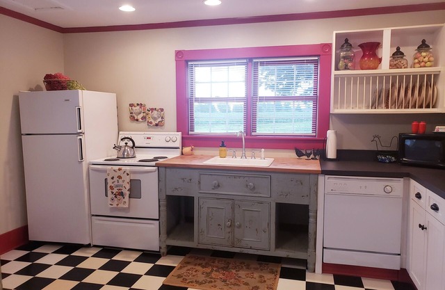 The Red Pump Inn~Est. 1812, One Bedroom Farmhouse