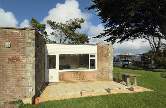 THE RETREAT, family friendly, country holiday cottage in Freshwater