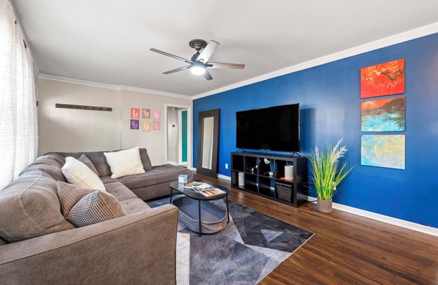 The Rhitreat, 2BR, 10 Min to Downtown & Airport