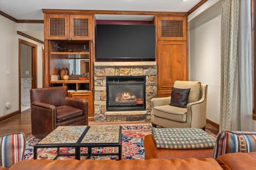The Ritz-Carlton, 3BR Residence WR 2207: Ski-in/Ski-out Resort in Aspen Highlands with Ski view