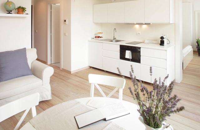 THE RIVERSIDE SUITE and POOL near VENICE