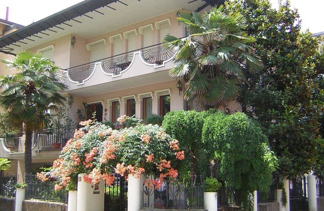 The room in the art atelier - 10 minutes from the beach