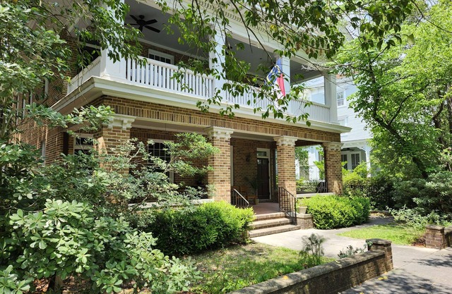 The Rosemann-Historic 6-bedroom Downtown Wilmington home with many amenities