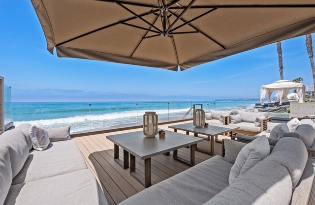 The Sandbox - Vintage Beachfront Bungalow on private beach with air conditioning