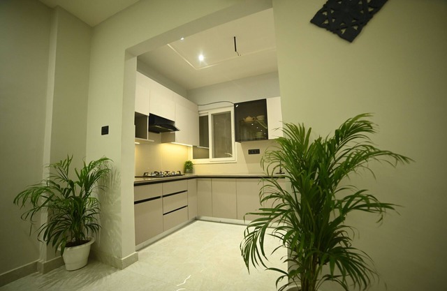The Sangam Nest by Nivaas, modern 3-bedroom apartment near Mahakumbh 2025