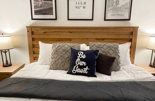 The SCOTT on 2nd - Prime Old Town Scottsdale Home. Pet Friendly.