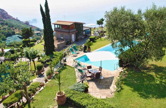 The Sea Farmhouse with pool - My Rental Homes