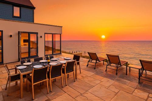 The Sea House - Ultimate Seafront Living & Sunsets