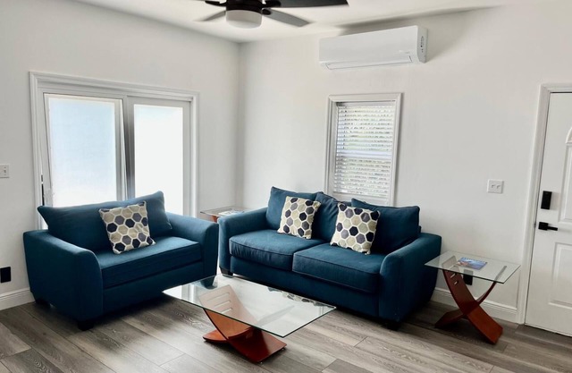 The Seagate-Coconut Cabana.Walking distance to The Best snorkeling on Grace Bay