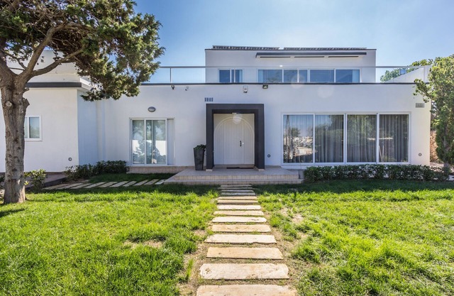The Shells - Superb villa with large pool