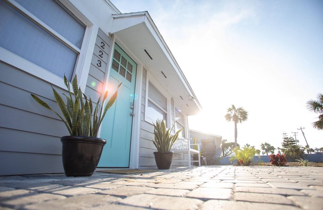 The Shores Beach Cottage - a Short Walk from the Sand - Daytona Beach Shores