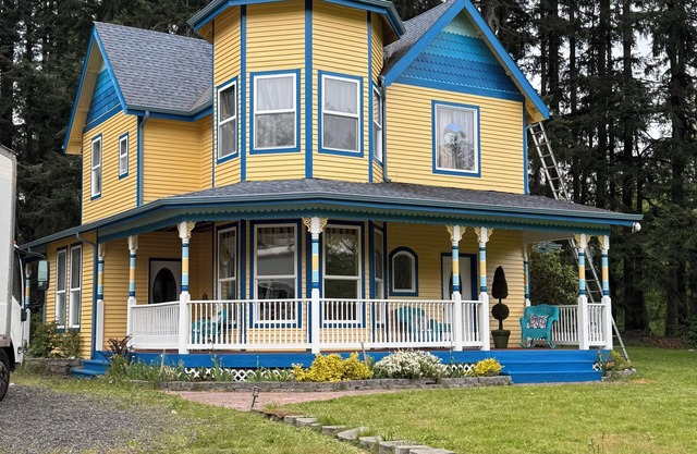 The Sirens Hideaway a charming Victorian Farmhouse