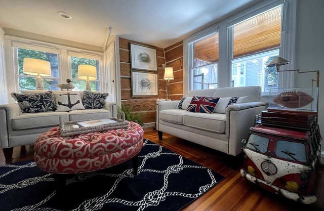 The Snuggery Inn & Suites Captain`s Quarters