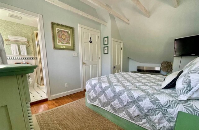 The Snuggery Inn & Suites Sea Grass Room