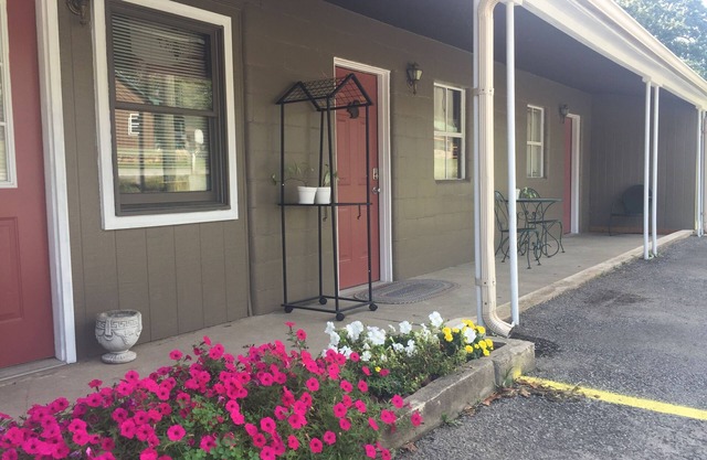 The Squirrels Nest in the quaint village of Aurora