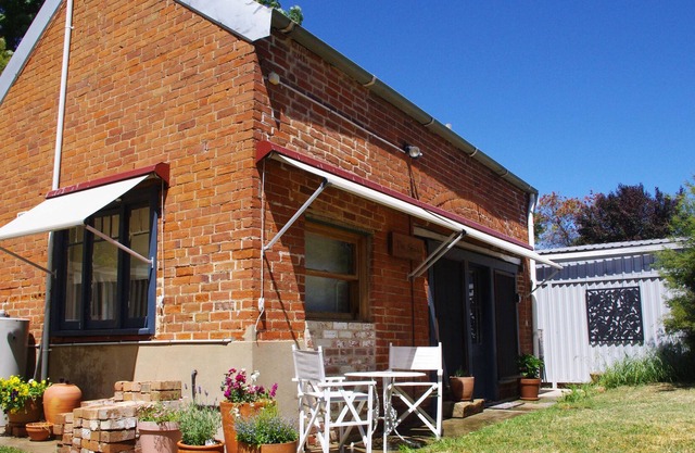 The Stables - Historic cottage (C1890)