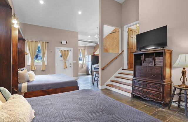 The Studio w/Shared Bath