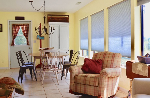 The Sundae Cottage - A Missouri Sweet Spot , beautiful views, secluded 🌻