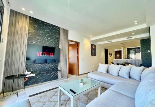 The Terrace Light - 2 BR Near Beach