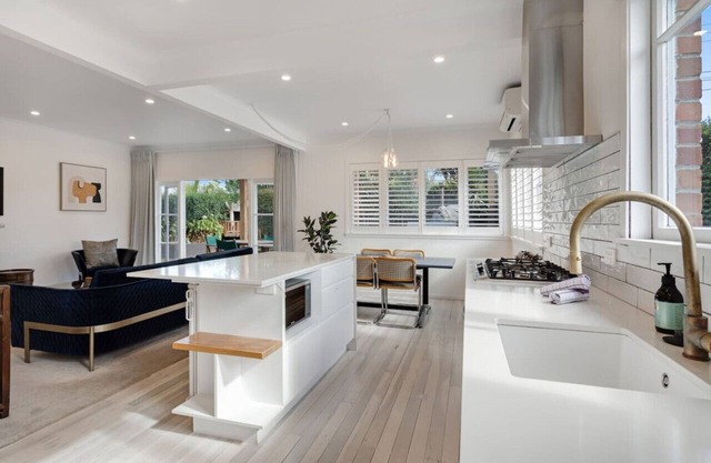 The Terrace with BBQ & Parking Minutes To Beaches