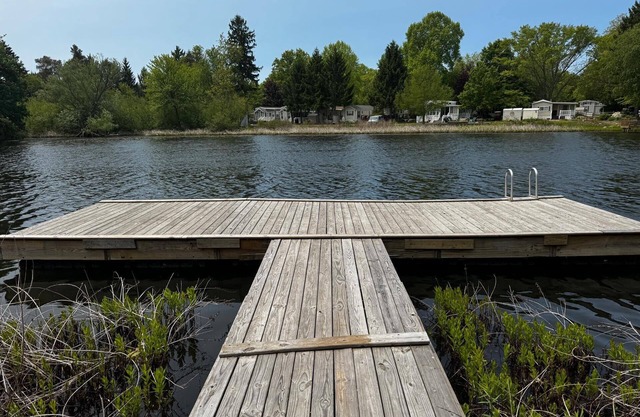The Timber Nest "Goshorn lake dock, pool, town"