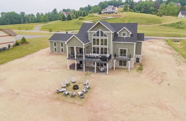 The Tippy Canoe - Luxurious 8BR - Indoor Pool & Hot Tub - Deep Creek Lake -