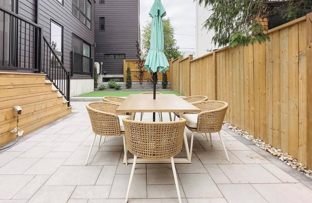 THE TIPSY OTTER- 5 BR COTTAGE CLOSE TO THE BEACH