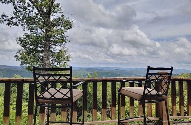 The View 4BR/4BA Mountain Lodge with Views near Blowing Rock