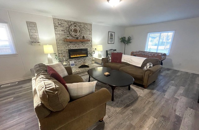 The Vista/Luxe Upscale Immaculate Spacious