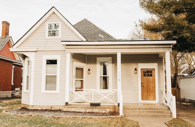 The Walton House #1, A beautifully furnished cottage in the heart of Lexington