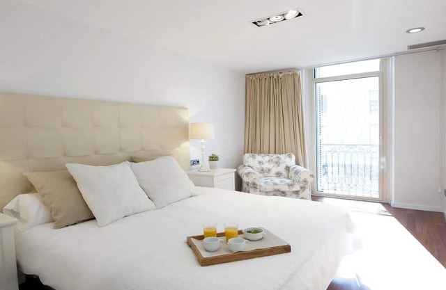 THE WHITE HOUSE, BCN CENTER