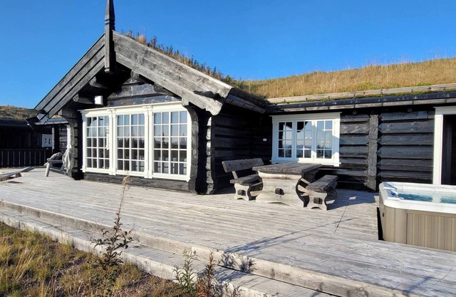 The Whole Beautiful Cabin With Jacuzzi – A Luxurious Getaway in Solberglia