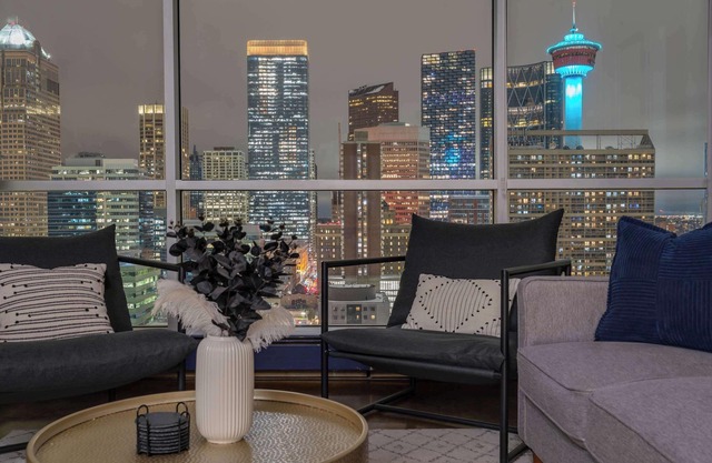 the YYC Lookout Tower & City Vibes 2BR w Parking