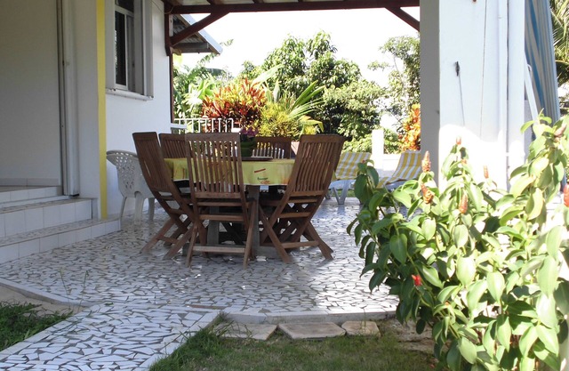 ' The Zandoli ' T3 Bottom of very quiet villa in Ste Anne free Wi-fi