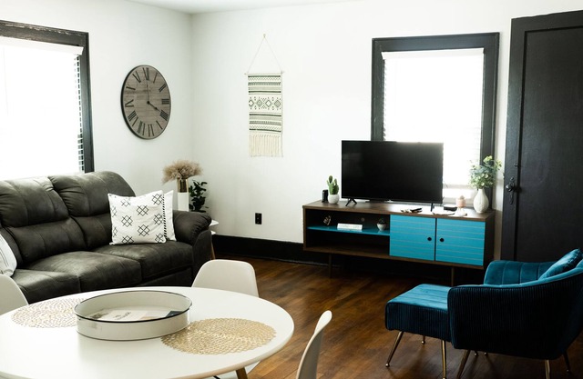 Thee Parsonage Suite B